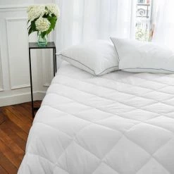 Toison D'Or Couettes Et Oreillers Bébé Et Enfant Couette Microfibre été 200 Gr Microfibre Blanc 200 X 140 -Lits enfant Soldes couette microfibre ete 200 gr microfibre blanc 200 x 140 2
